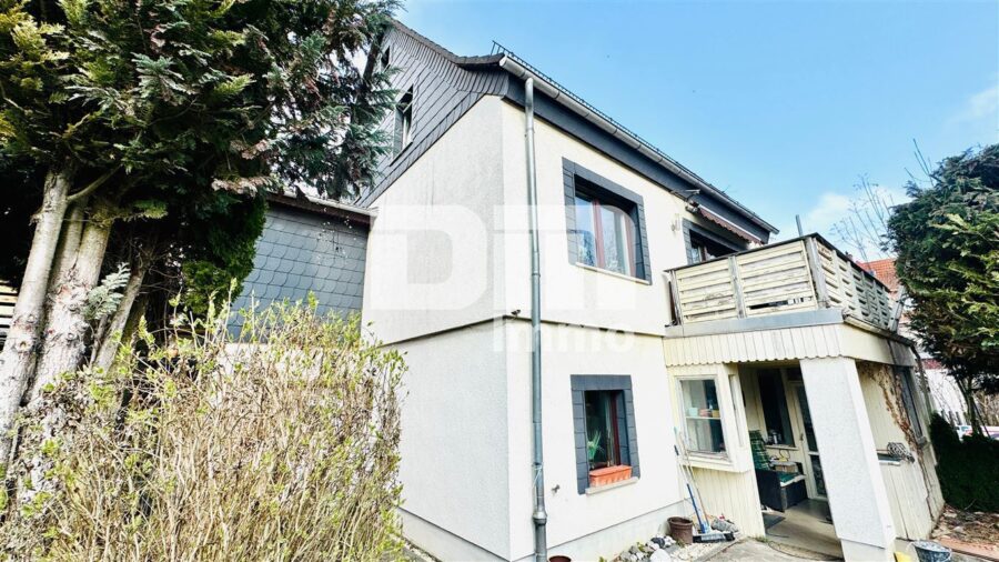 Gepflegtes Raumwunder in idyllischer Lage - Modernisiertes Einfamilienhaus Garagen / Garten - Seitenansicht